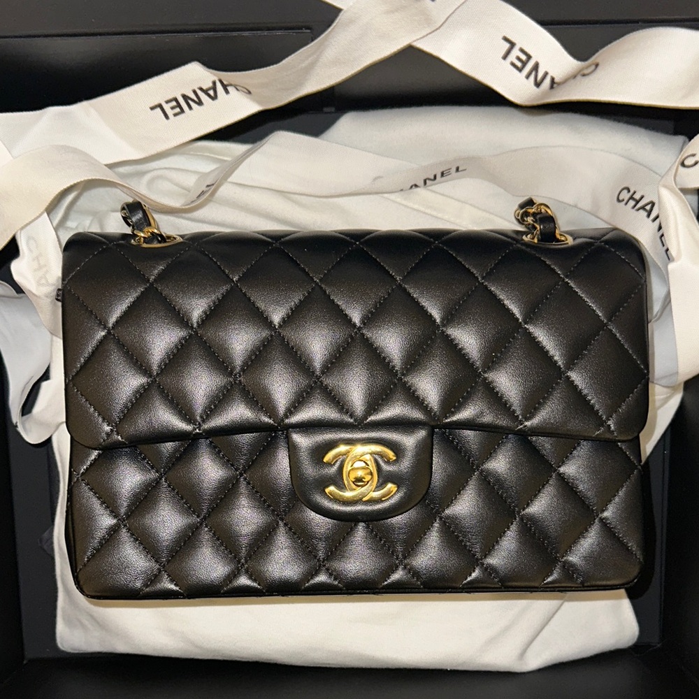 Chanel small classic flap bag (authentic)